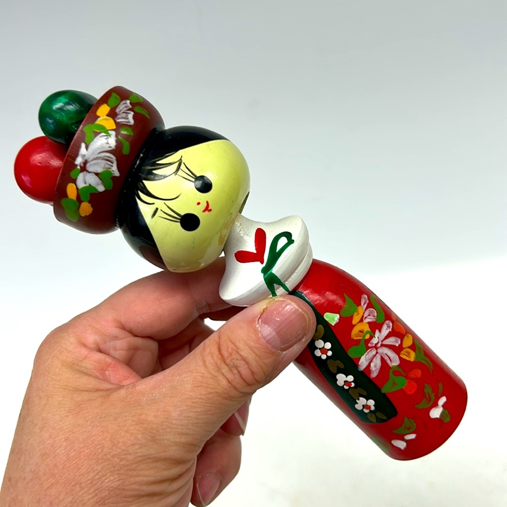 Vintage handmade wooden bobble-head Kokeshi doll dated 1971 - Picture 3 of 8
